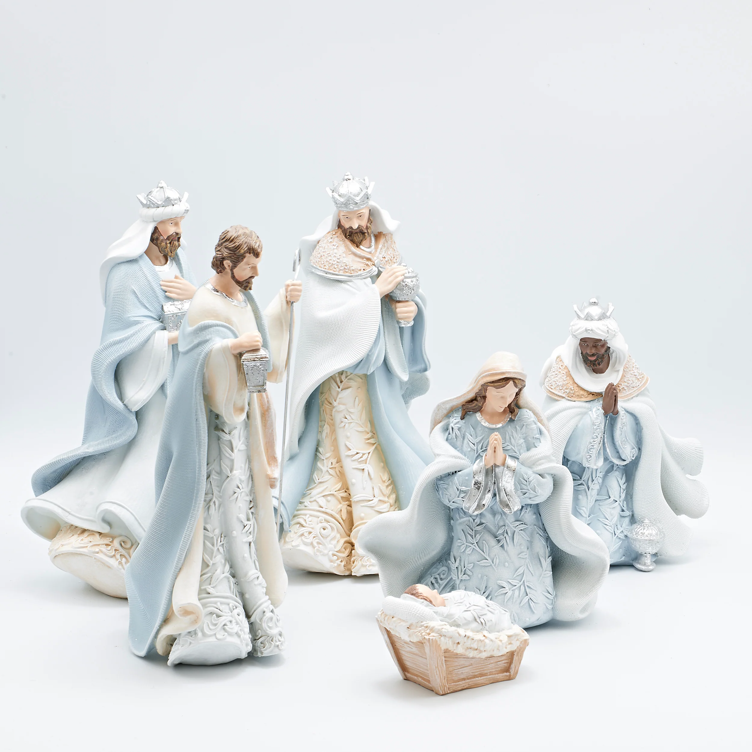 Nativity Set with Leaf Pattern & Blue Gowns Set - Image 2
