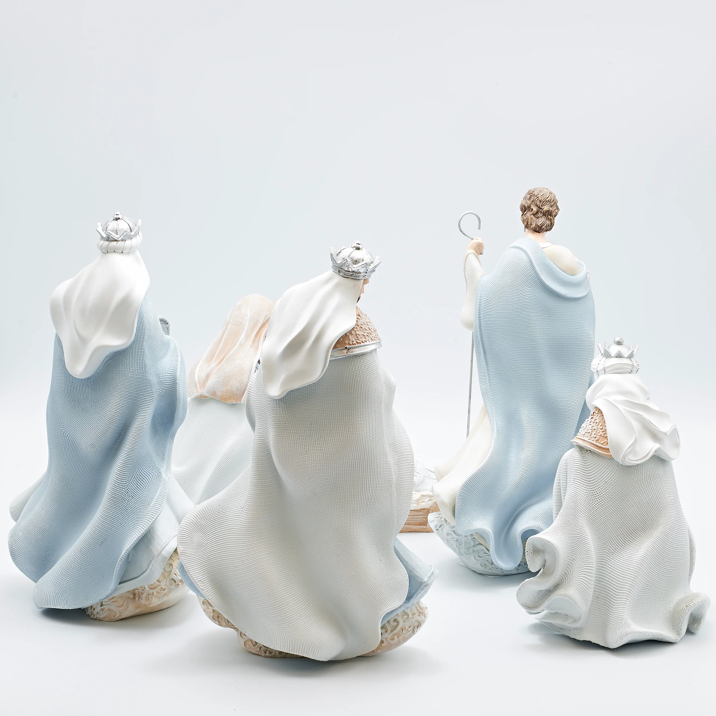 Nativity Set with Leaf Pattern & Blue Gowns Set - Image 3